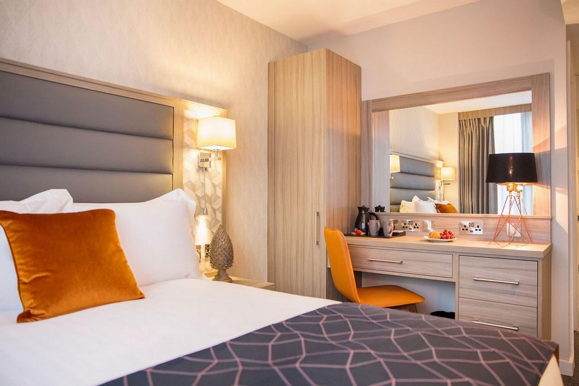 Metro Hotel Dublin Airport Сантри Екстериор снимка